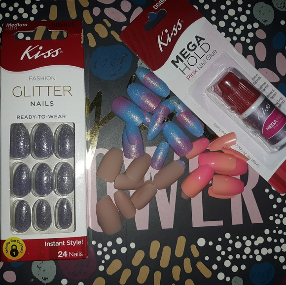 Press on nails - Picture 1 of 6